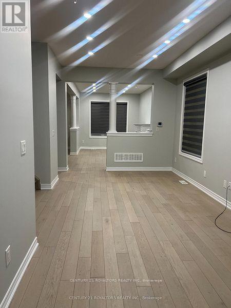 12 Foliage Drive, Brampton, Ontario  L7A 0B6 - Photo 5 - W12710608