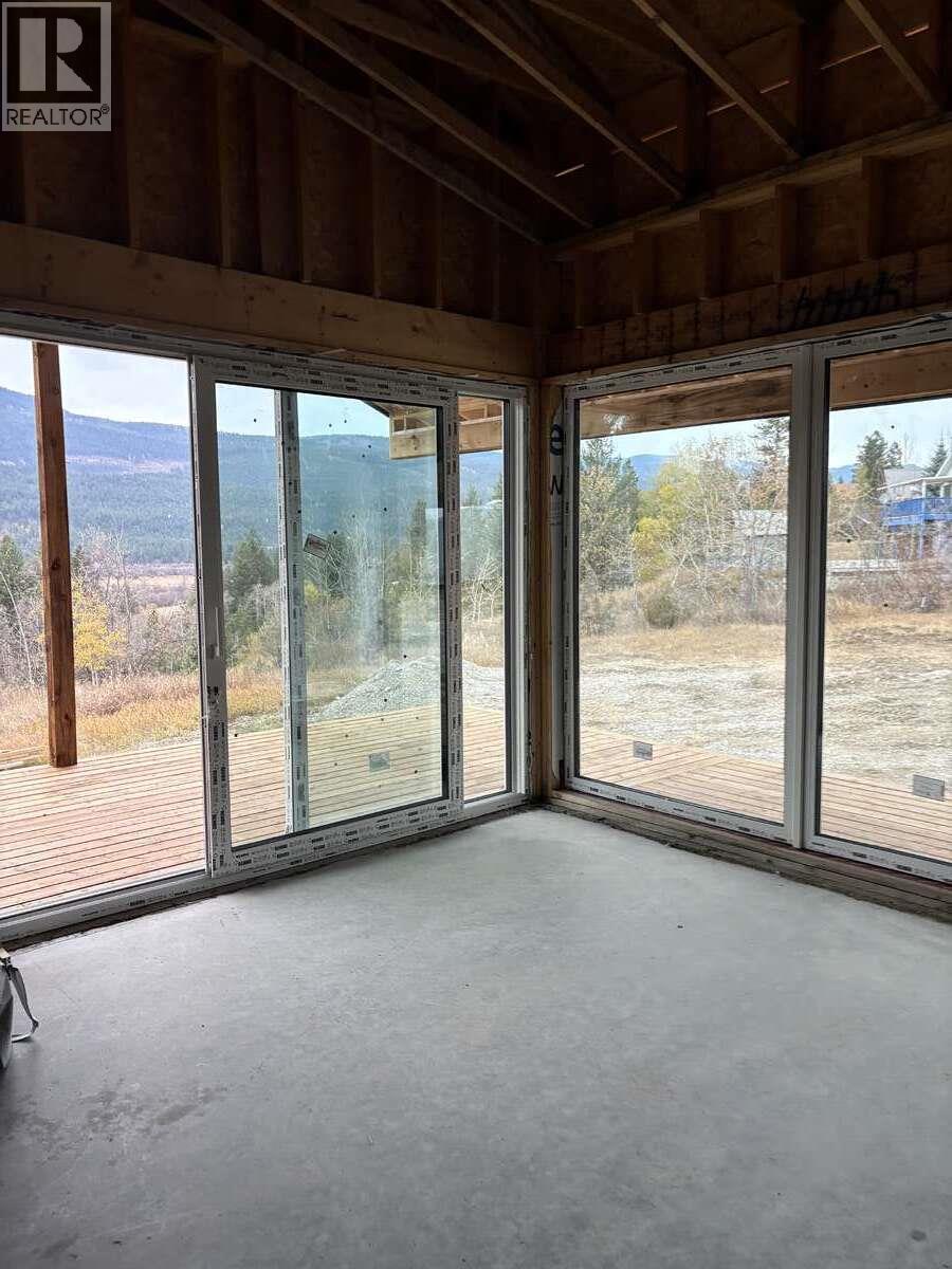 4764 Riverview Drive, Edgewater, British Columbia  V0A 1E0 - Photo 10 - 10373276