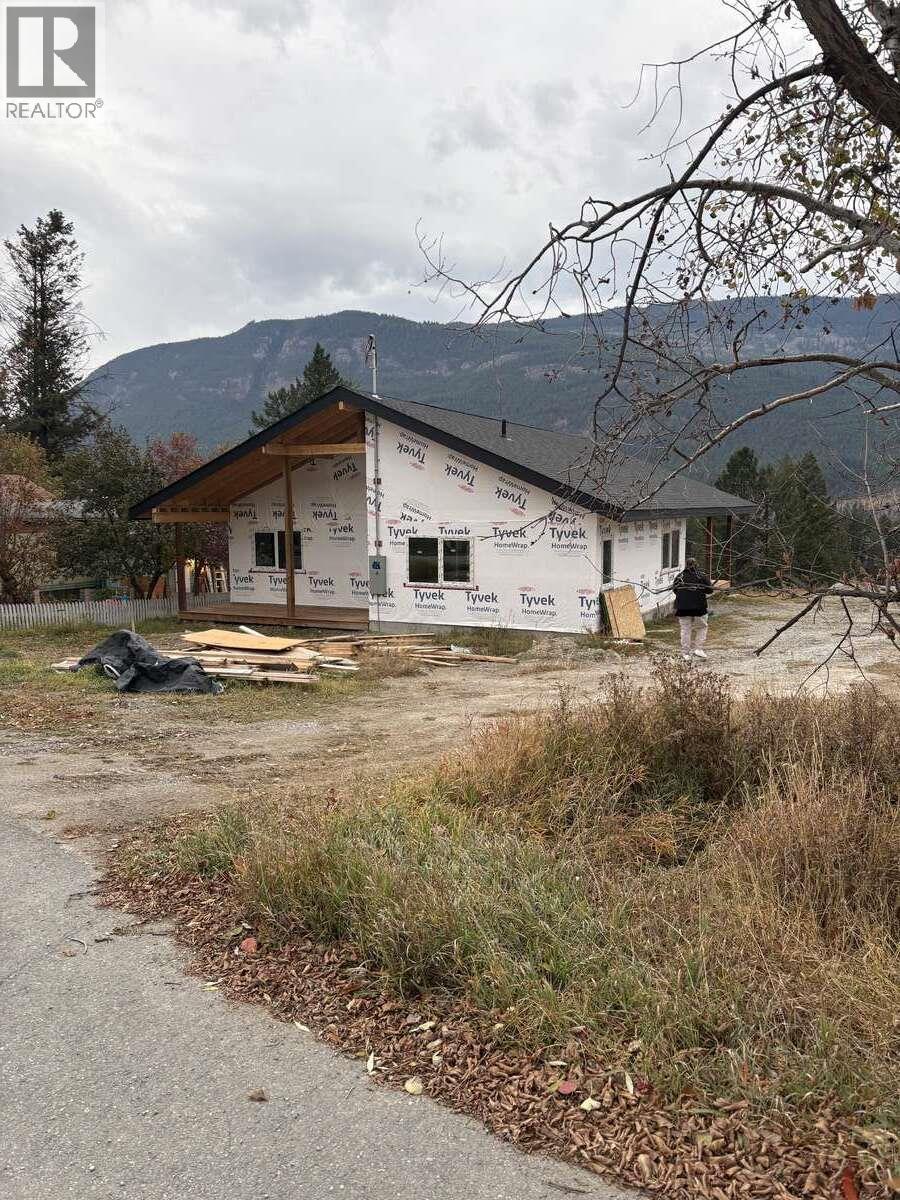 4764 Riverview Drive, Edgewater, British Columbia  V0A 1E0 - Photo 3 - 10373276