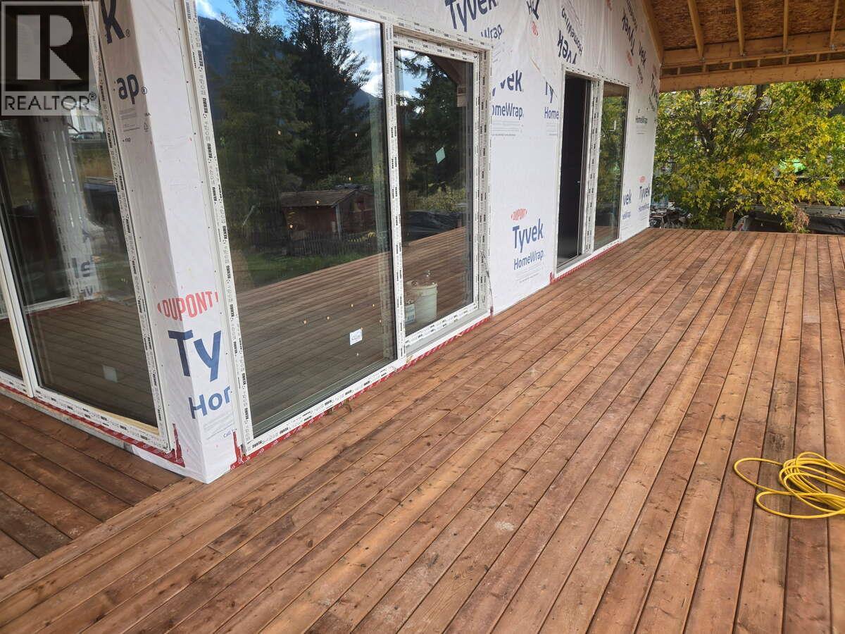 4764 Riverview Drive, Edgewater, British Columbia  V0A 1E0 - Photo 6 - 10373276