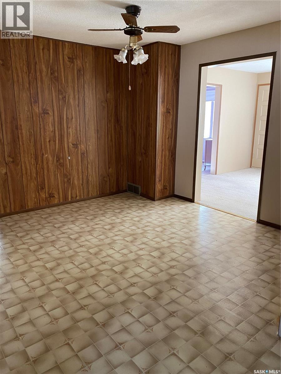 301 Shurygalo Road, Bienfait, Saskatchewan  S0C 0M0 - Photo 8 - SK022266