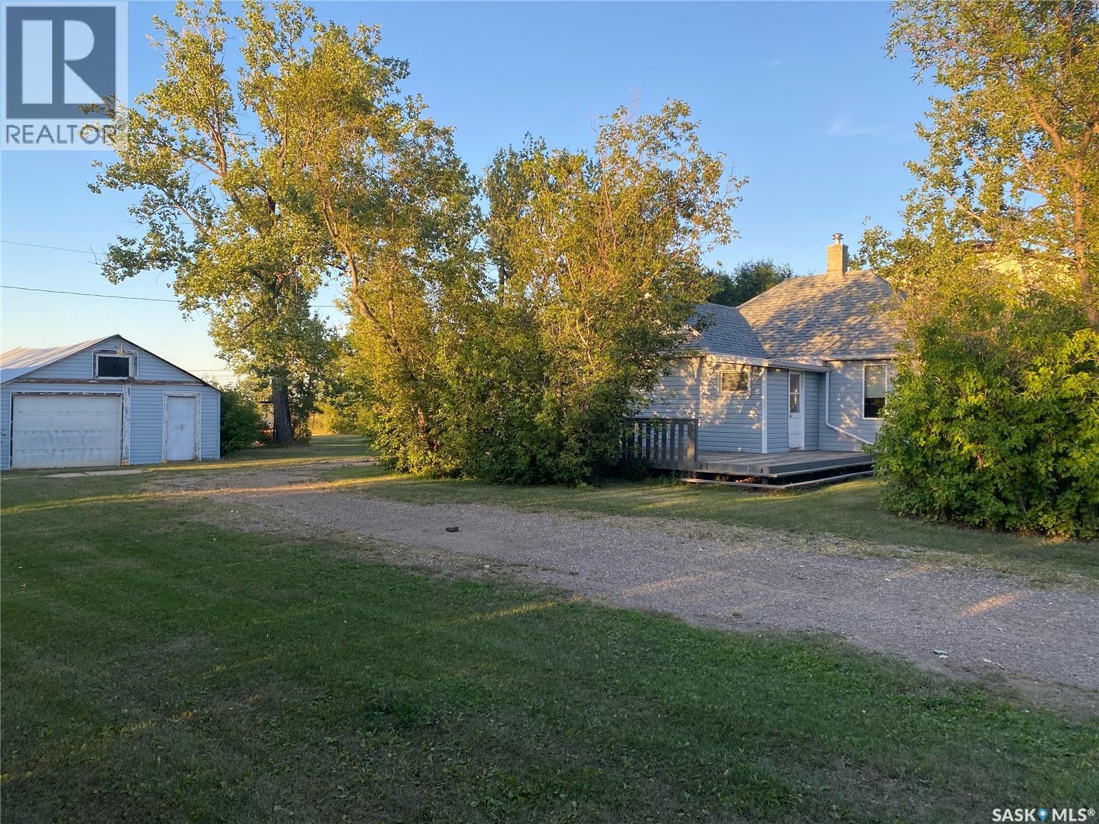 301 Shurygalo Road, Bienfait, Saskatchewan  S0C 0M0 - Photo 2 - SK022266