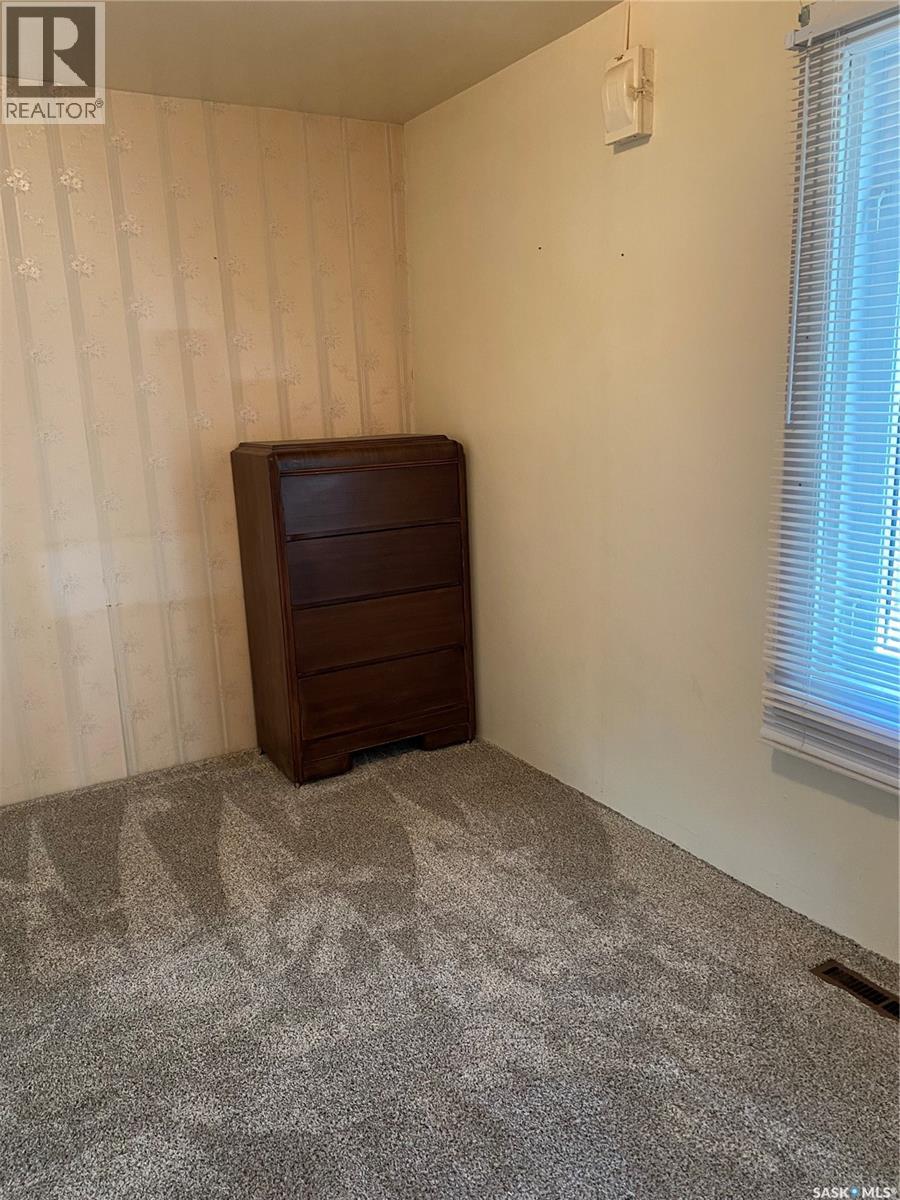 301 Shurygalo Road, Bienfait, Saskatchewan  S0C 0M0 - Photo 19 - SK022266