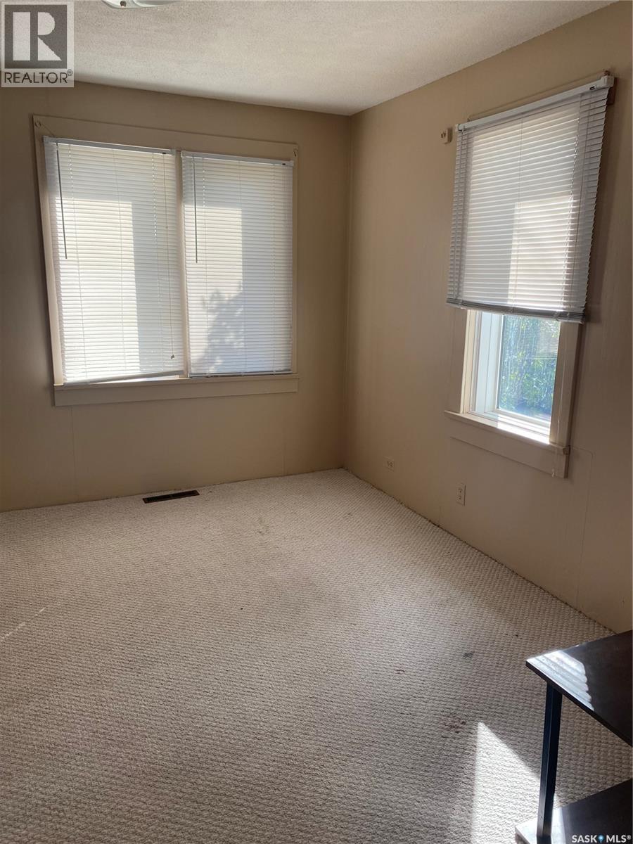 301 Shurygalo Road, Bienfait, Saskatchewan  S0C 0M0 - Photo 12 - SK022266