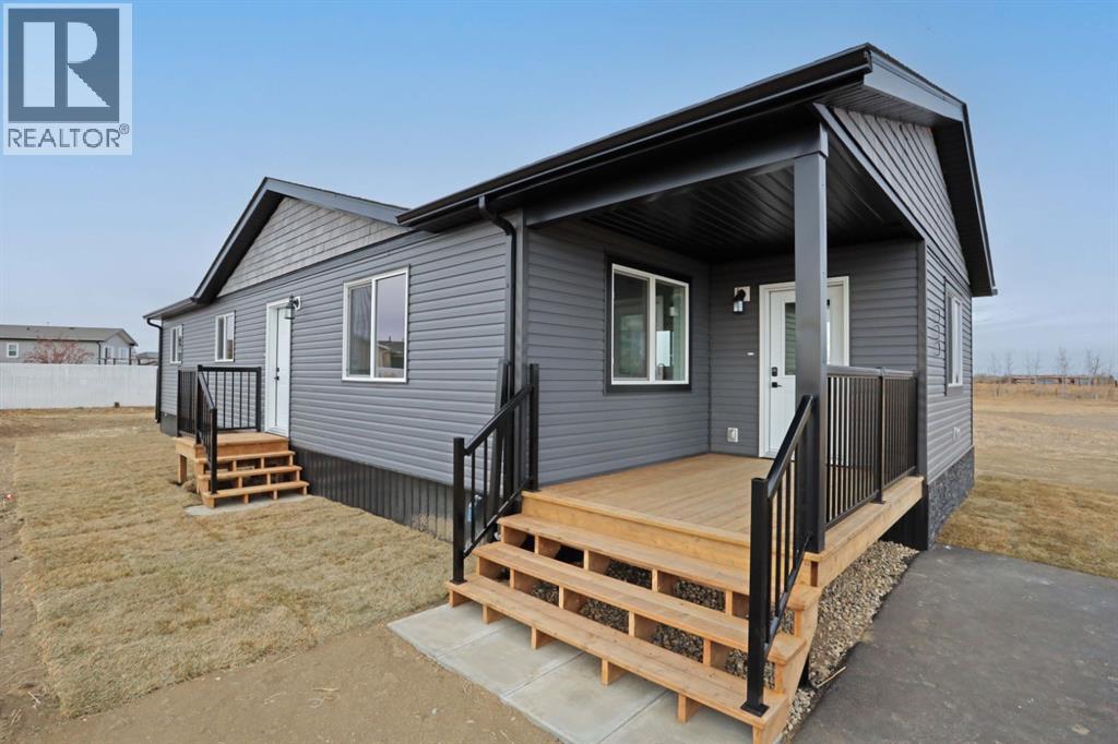 323 20 Street E, Brooks, Alberta  T1R 0W9 - Photo 2 - A2266150