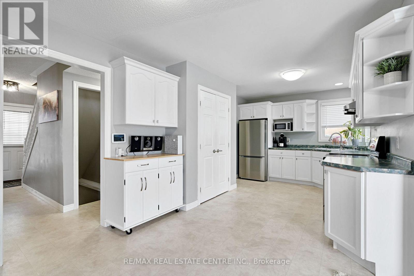 16 Falconridge Court, St. Thomas, Ontario  N5R 6J2 - Photo 8 - X12710666