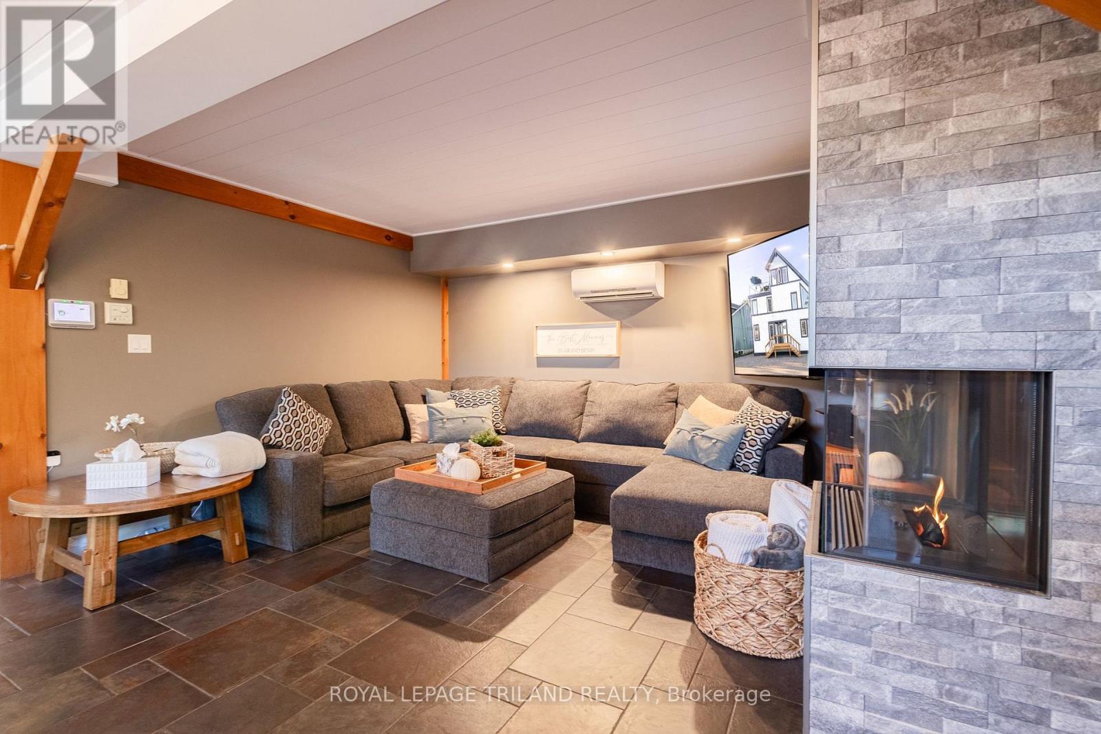 42 Lakeside Circle, Lambton Shores, Ontario  N0M 1T0 - Photo 11 - X12710844