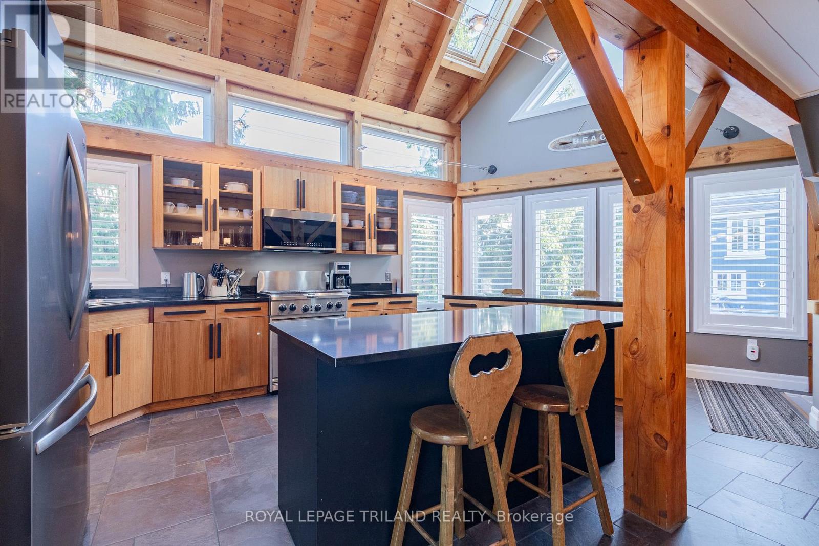 42 Lakeside Circle, Lambton Shores, Ontario  N0M 1T0 - Photo 13 - X12710844