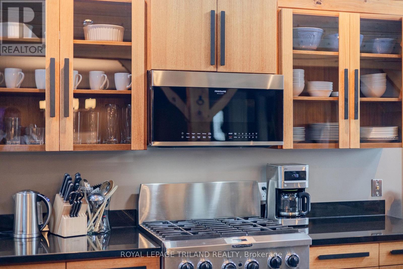 42 Lakeside Circle, Lambton Shores, Ontario  N0M 1T0 - Photo 21 - X12710844