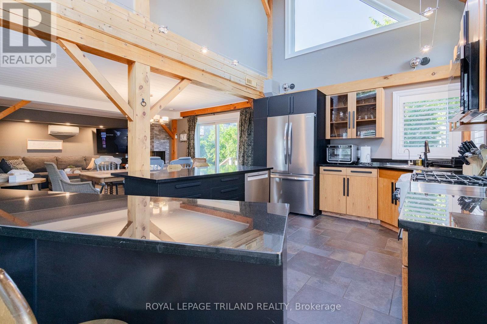 42 Lakeside Circle, Lambton Shores, Ontario  N0M 1T0 - Photo 23 - X12710844