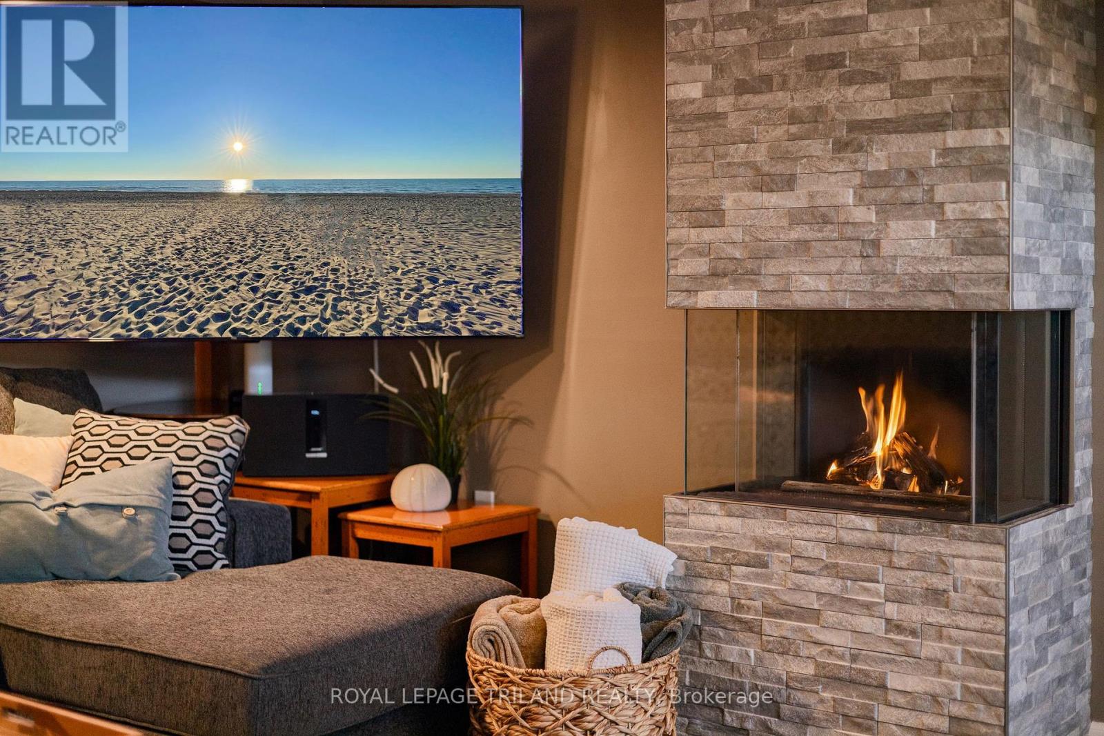 42 Lakeside Circle, Lambton Shores, Ontario  N0M 1T0 - Photo 28 - X12710844