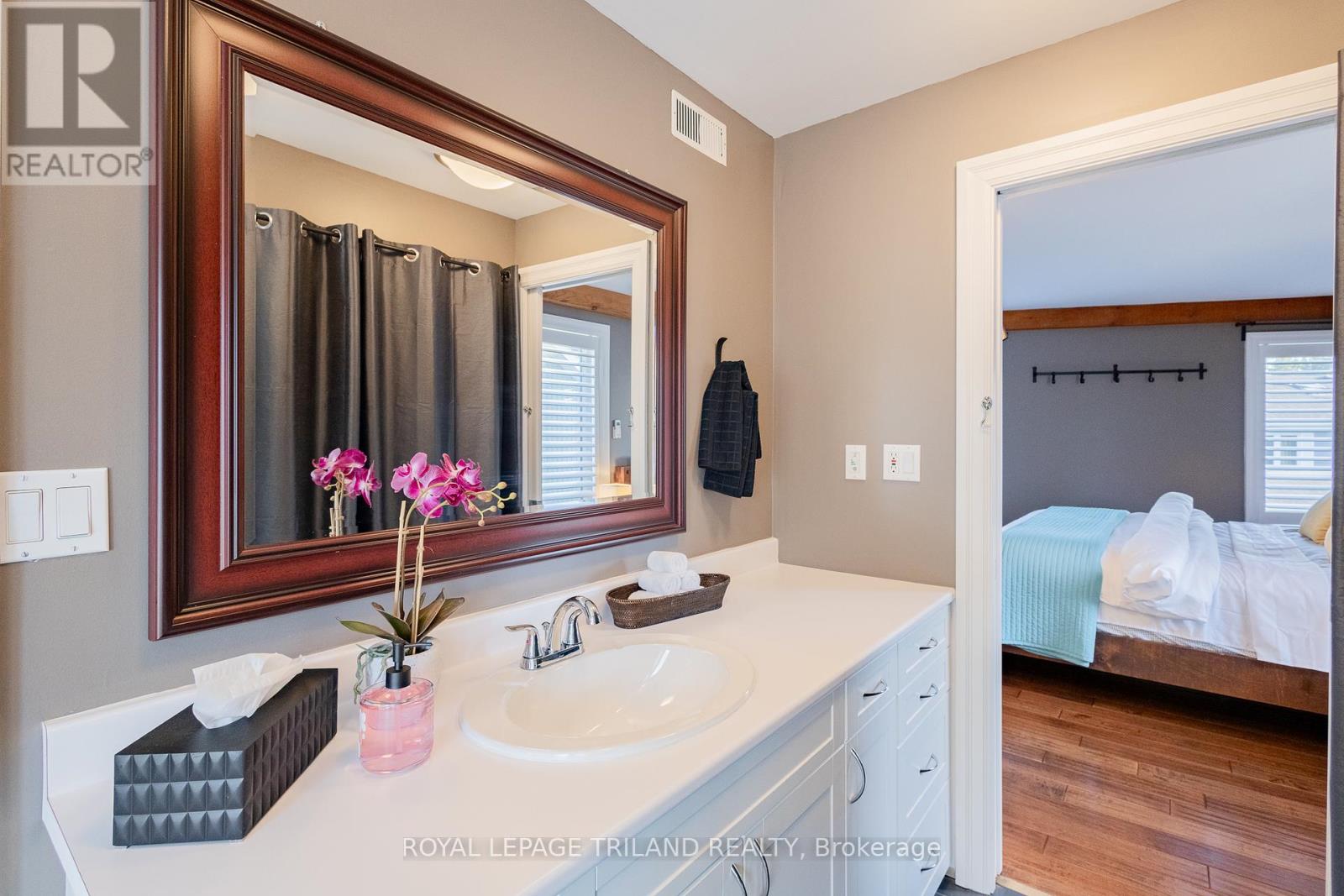 42 Lakeside Circle, Lambton Shores, Ontario  N0M 1T0 - Photo 33 - X12710844