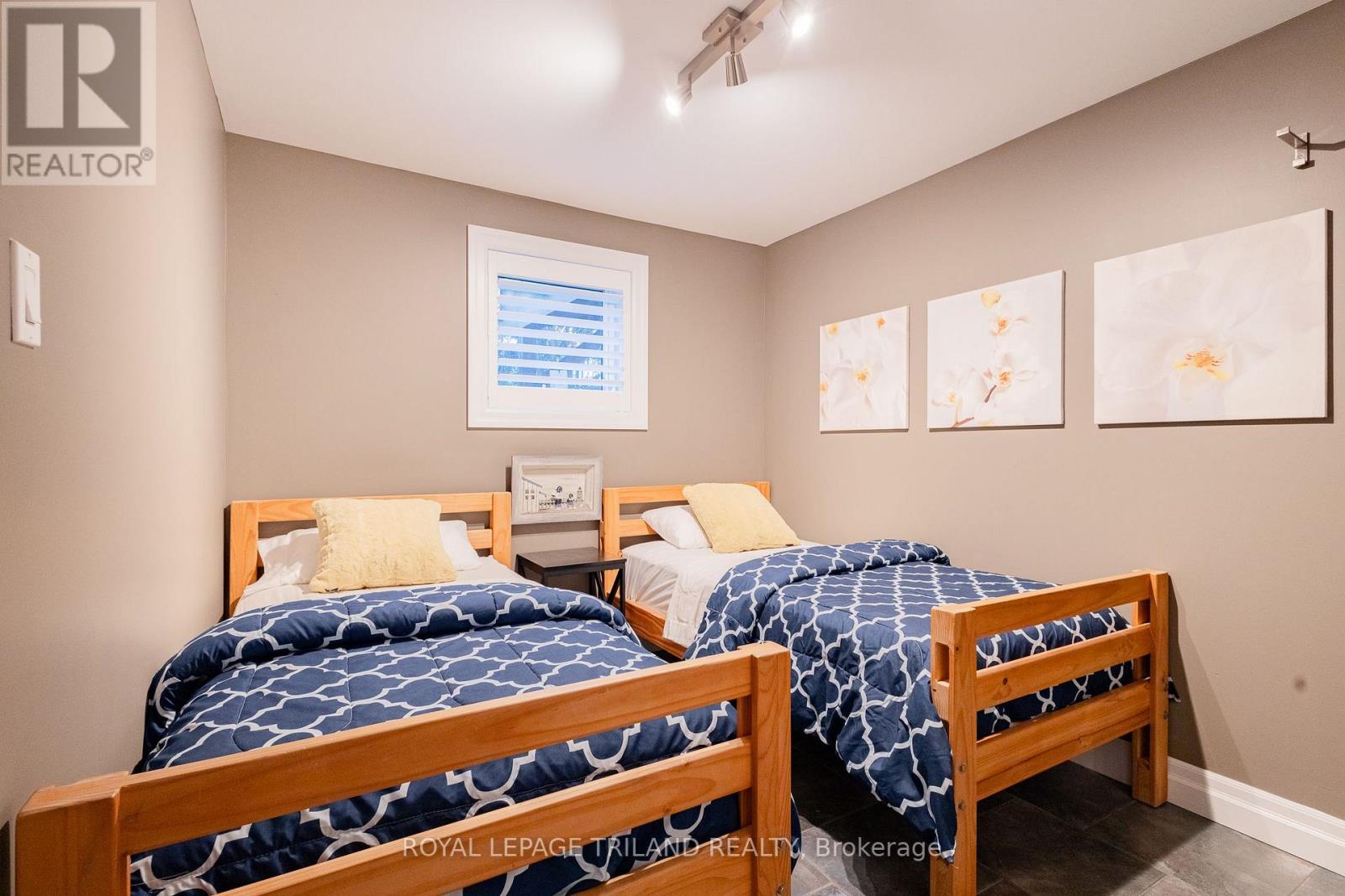 42 Lakeside Circle, Lambton Shores, Ontario  N0M 1T0 - Photo 36 - X12710844