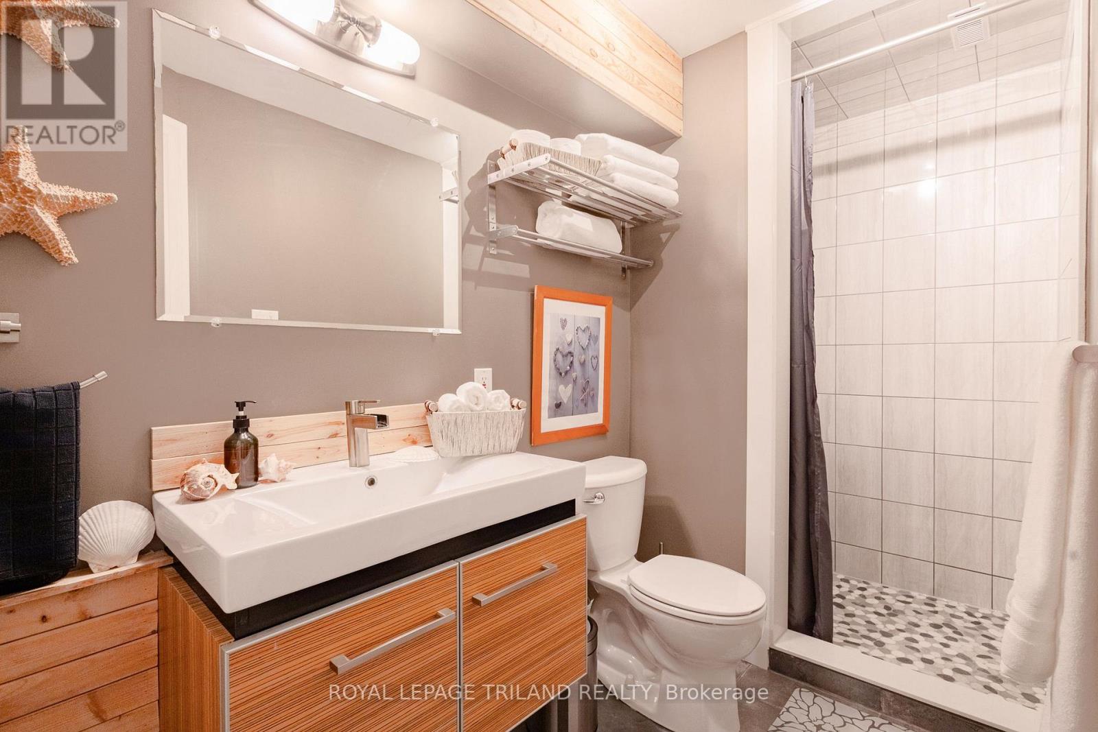 42 Lakeside Circle, Lambton Shores, Ontario  N0M 1T0 - Photo 39 - X12710844