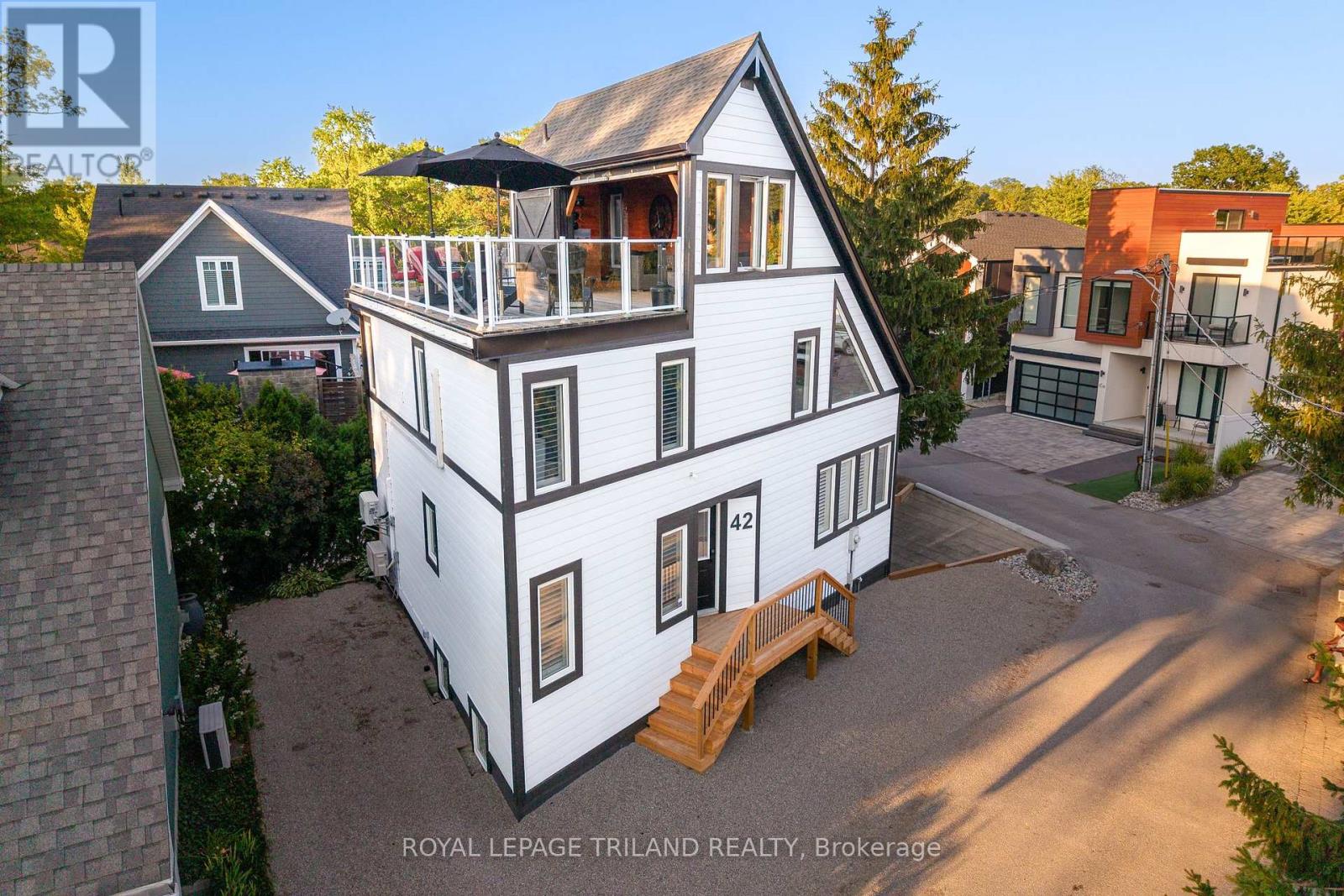 42 Lakeside Circle, Lambton Shores, Ontario  N0M 1T0 - Photo 47 - X12710844