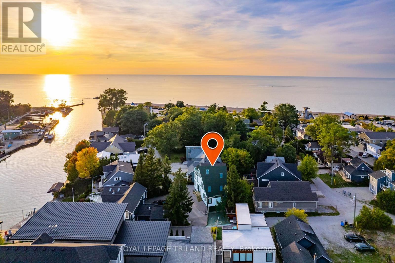 42 Lakeside Circle, Lambton Shores, Ontario  N0M 1T0 - Photo 50 - X12710844