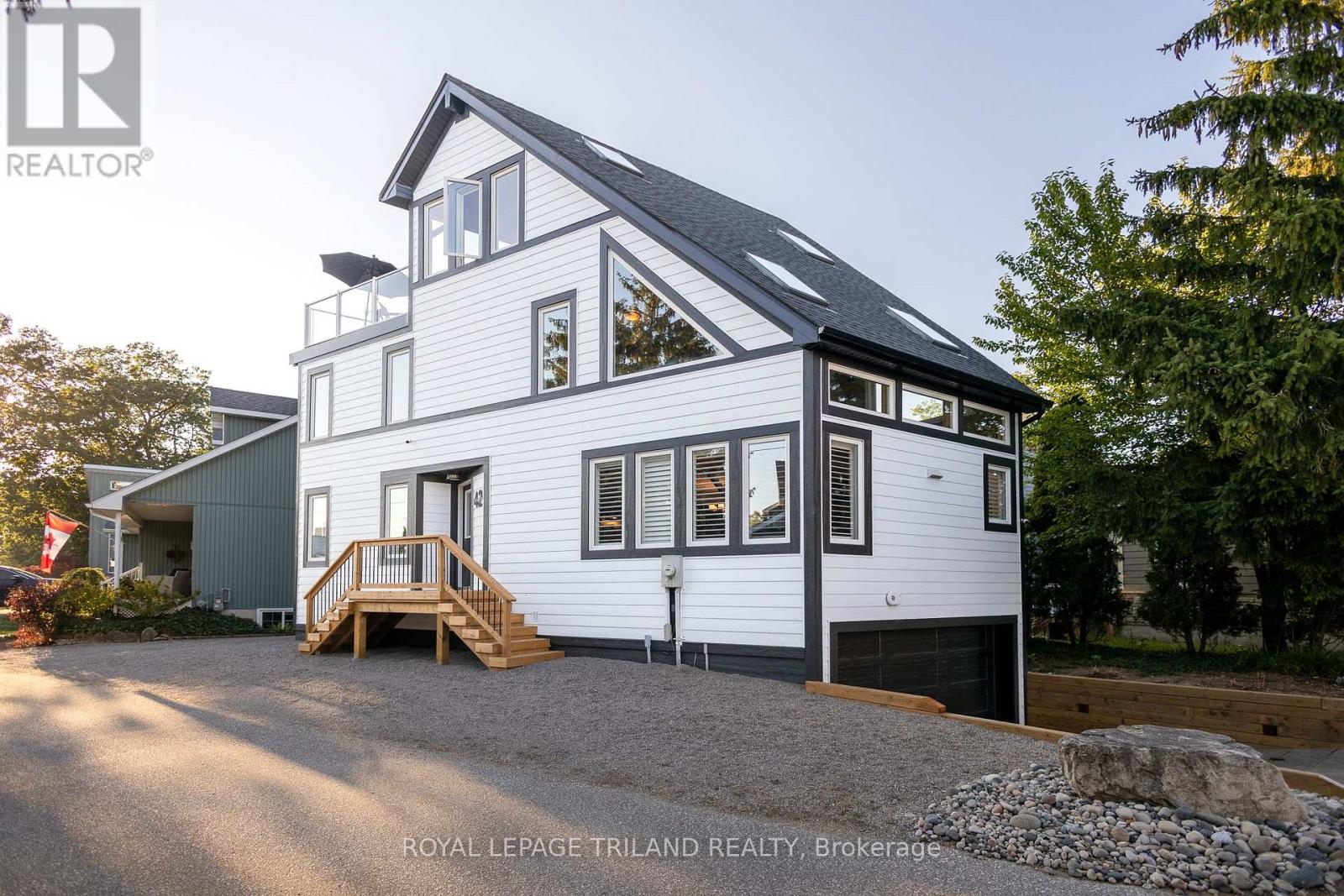 42 Lakeside Circle, Lambton Shores, Ontario  N0M 1T0 - Photo 9 - X12710844