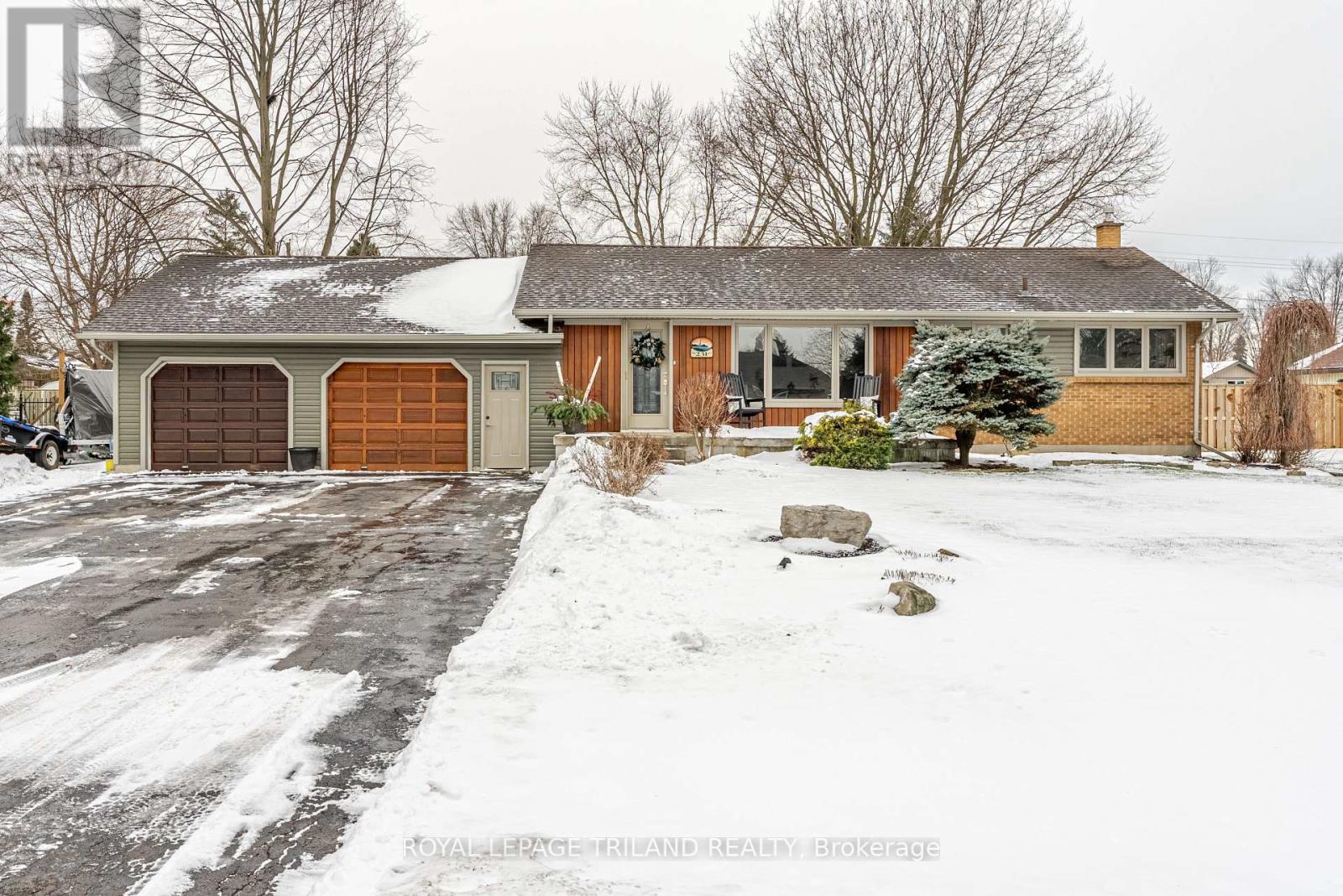 231 Thames Crescent, Thames Centre, Ontario  N0L 1G0 - Photo 2 - X12710854