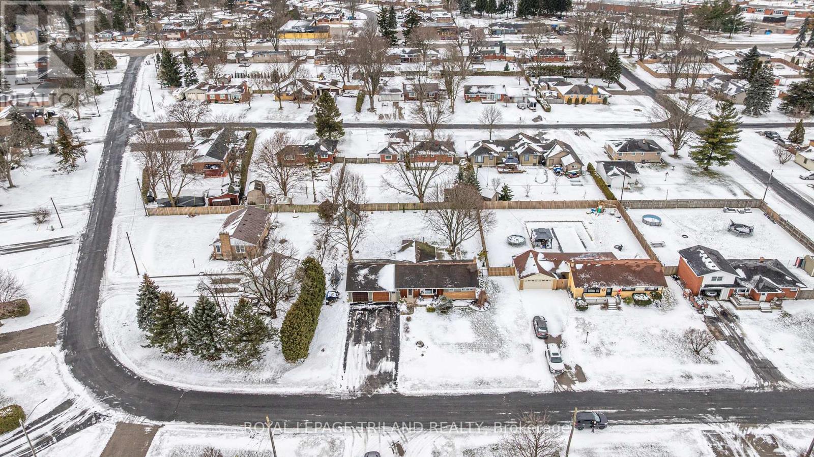 231 Thames Crescent, Thames Centre, Ontario  N0L 1G0 - Photo 33 - X12710854