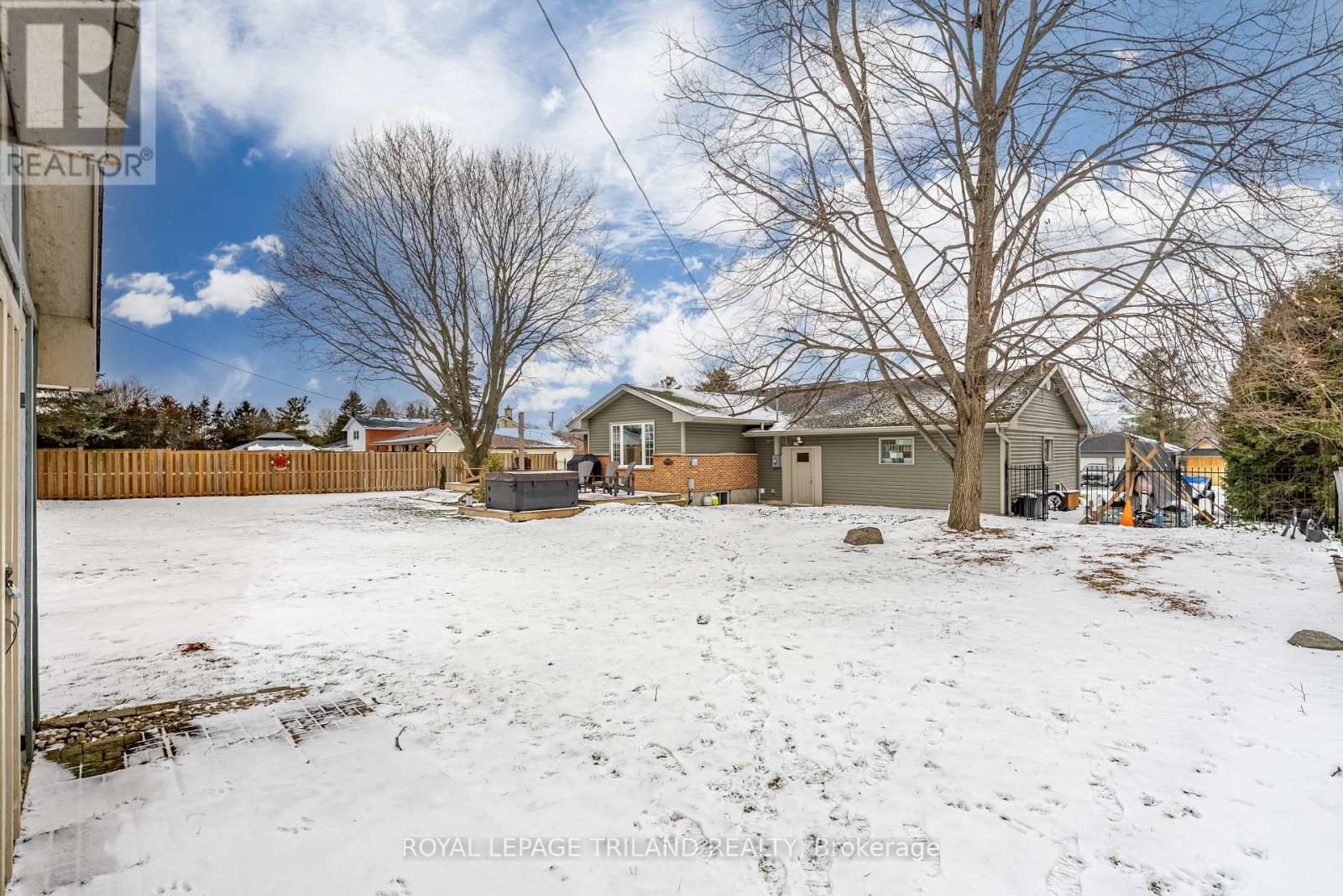 231 Thames Crescent, Thames Centre, Ontario  N0L 1G0 - Photo 37 - X12710854