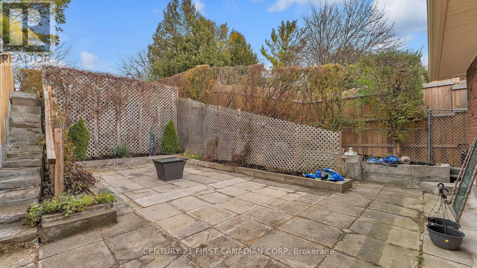 330 Southcrest Drive, London South, Ontario  N6J 1N4 - Photo 25 - X12710864