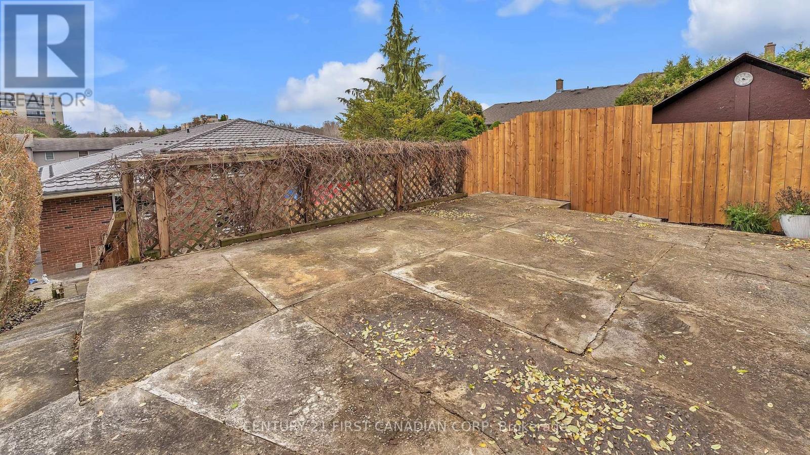 330 Southcrest Drive, London South, Ontario  N6J 1N4 - Photo 26 - X12710864