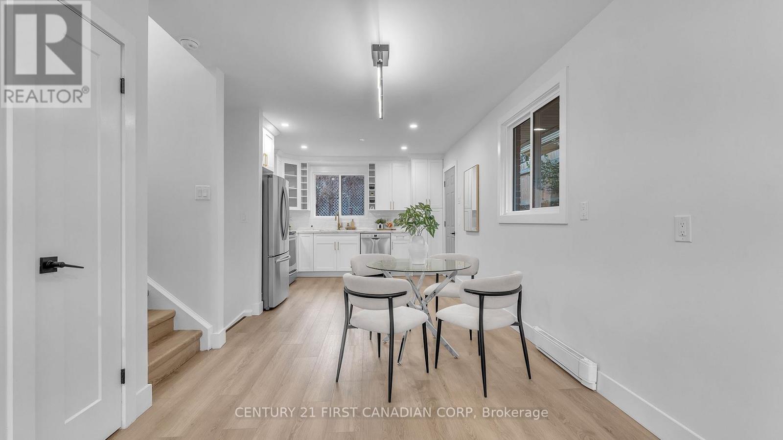 330 Southcrest Drive, London South, Ontario  N6J 1N4 - Photo 8 - X12710864