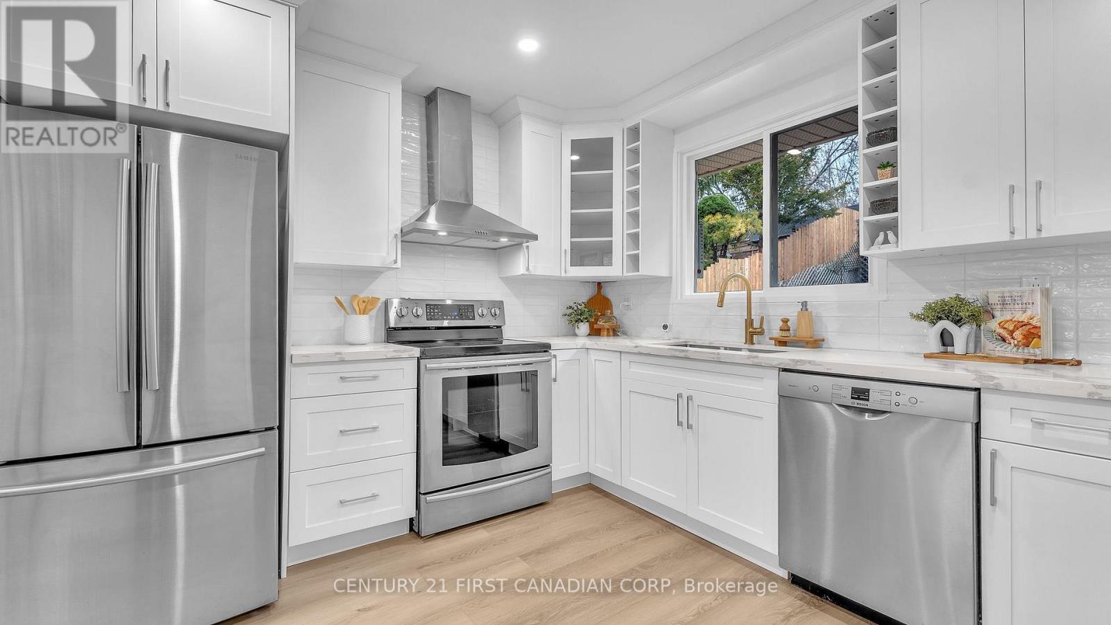 330 Southcrest Drive, London South, Ontario  N6J 1N4 - Photo 9 - X12710864