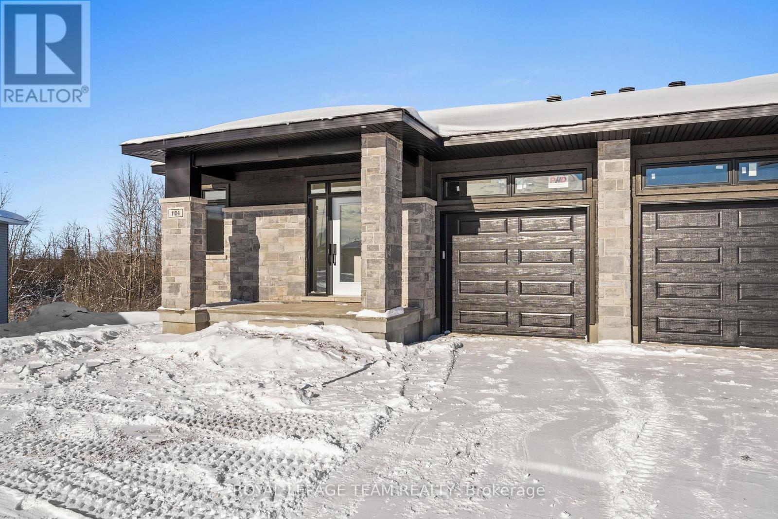 2 - 1104 MOORE STREET, Brockville, Ontario