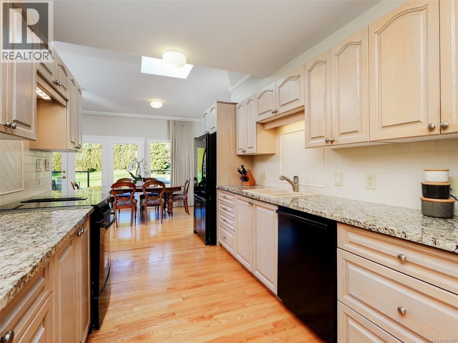 2344 Middowne Rd, Oak Bay, British Columbia  V8R 3K5 - Photo 9 - 1023624