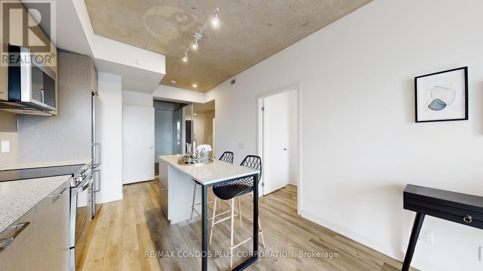 402 - 1808 St Clair Avenue W, Toronto, Ontario  M6N 0C1 - Photo 10 - W12649276