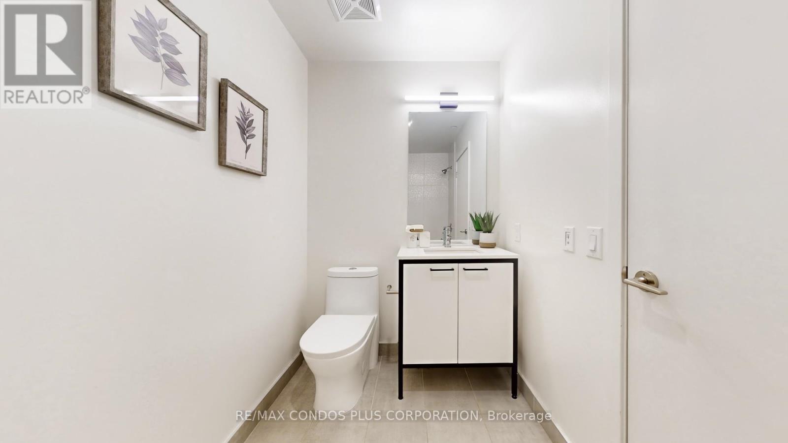 402 - 1808 St Clair Avenue W, Toronto, Ontario  M6N 0C1 - Photo 21 - W12649276