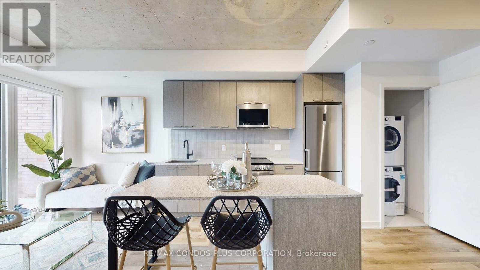 402 - 1808 St Clair Avenue W, Toronto, Ontario  M6N 0C1 - Photo 9 - W12649276