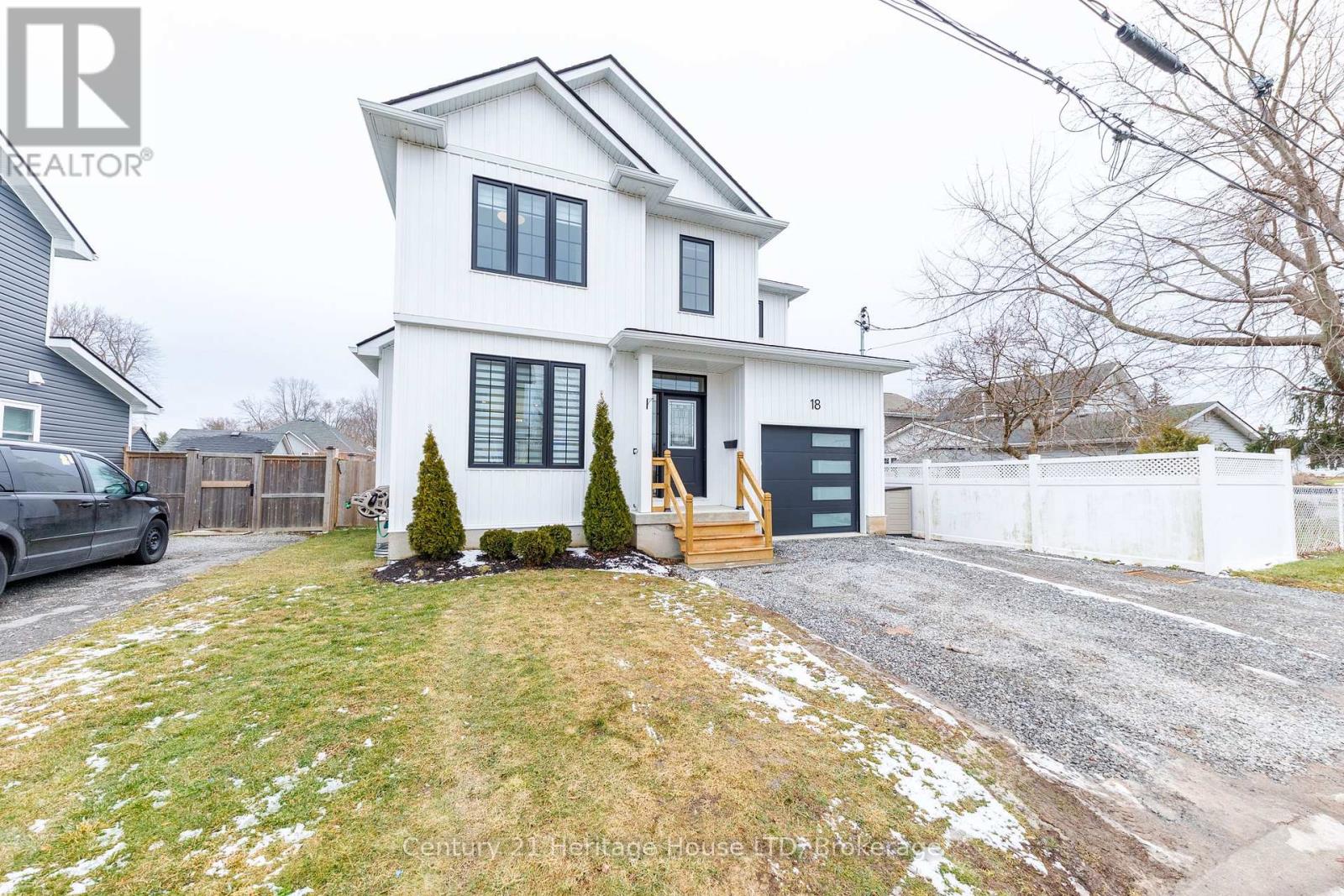 18 Parkview Avenue, Fort Erie, Ontario  L2A 5L7 - Photo 2 - X12710778