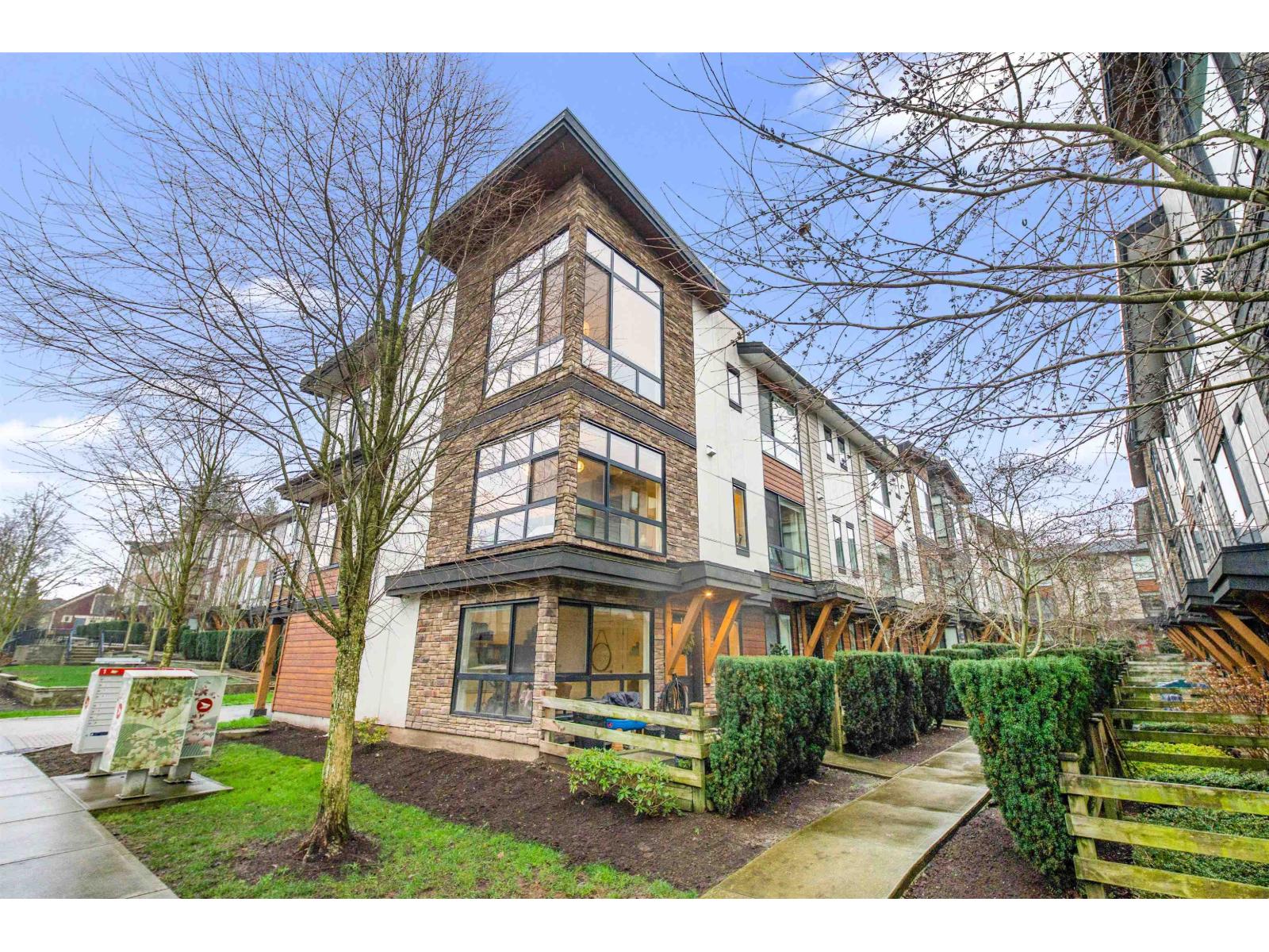 215 16488 64 AVENUE, Surrey, British Columbia