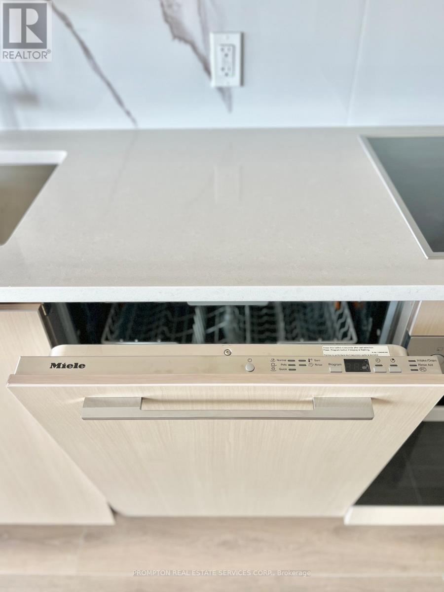 4312 - 3 Concord Cityplace Way, Toronto, Ontario  M5V 0X4 - Photo 23 - C12710644