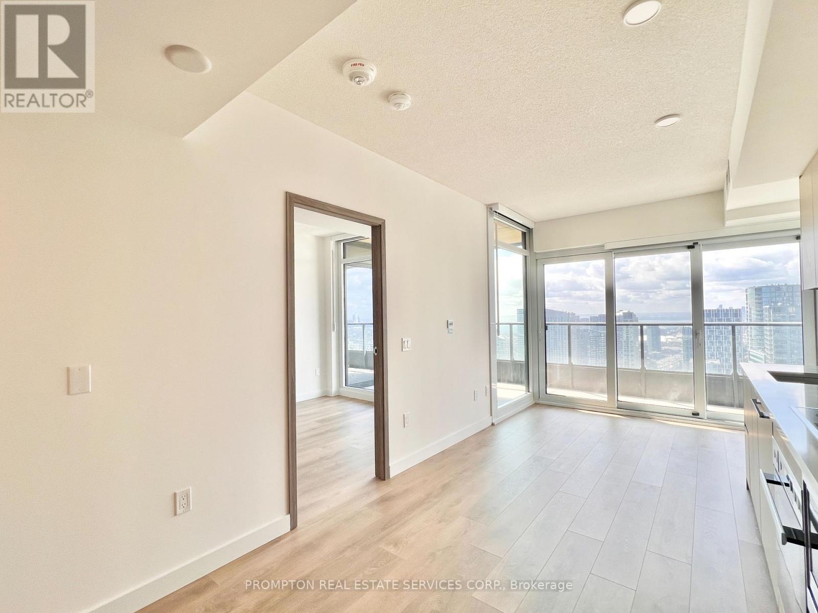 4312 - 3 Concord Cityplace Way, Toronto, Ontario  M5V 0X4 - Photo 4 - C12710644