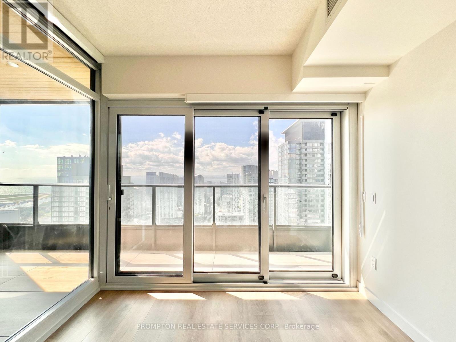 4312 - 3 Concord Cityplace Way, Toronto, Ontario  M5V 0X4 - Photo 7 - C12710644