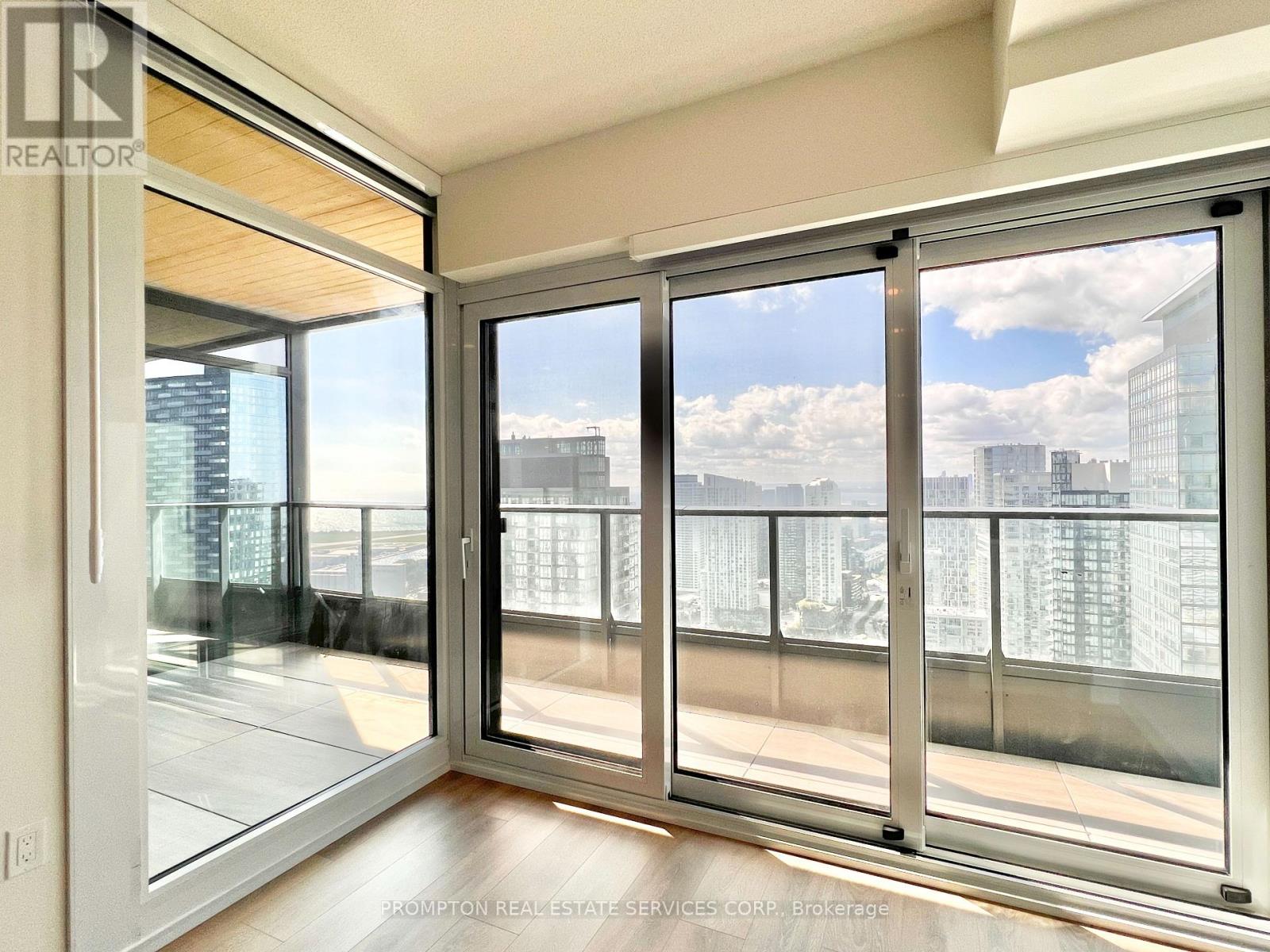 4312 - 3 Concord Cityplace Way, Toronto, Ontario  M5V 0X4 - Photo 8 - C12710644