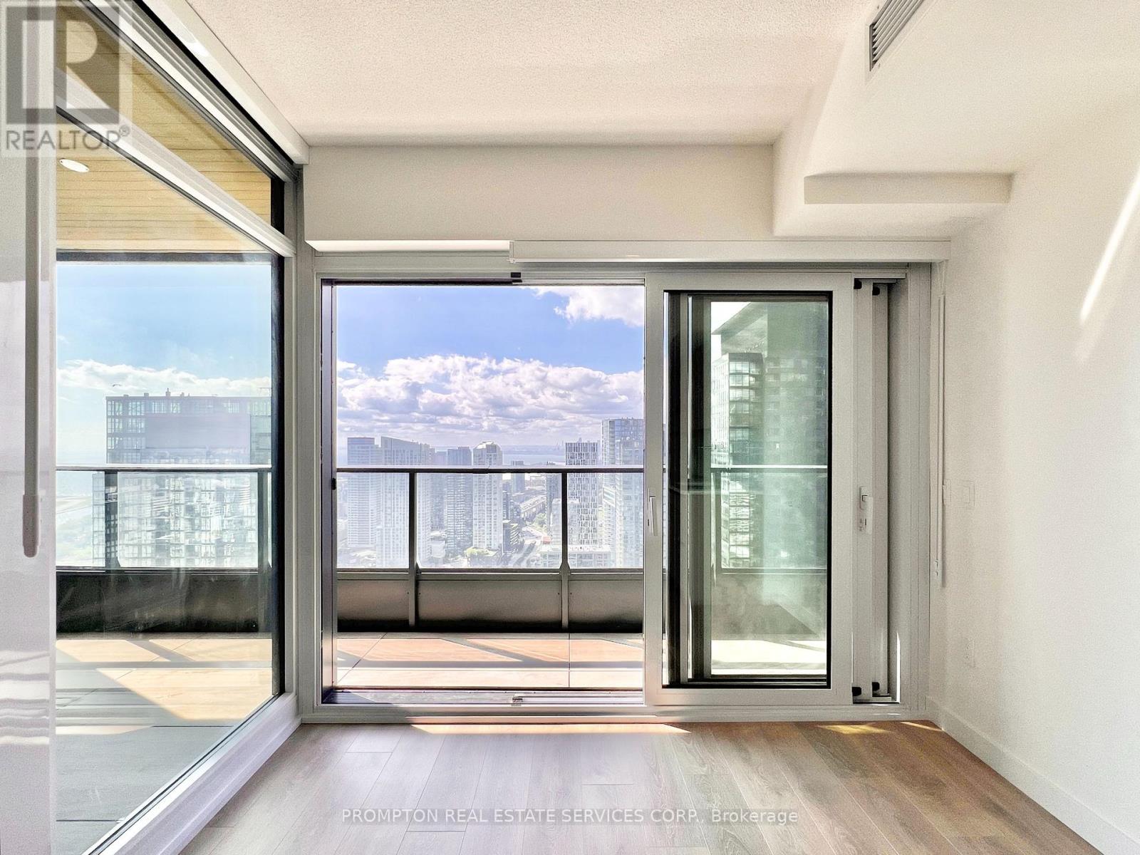 4312 - 3 Concord Cityplace Way, Toronto, Ontario  M5V 0X4 - Photo 9 - C12710644