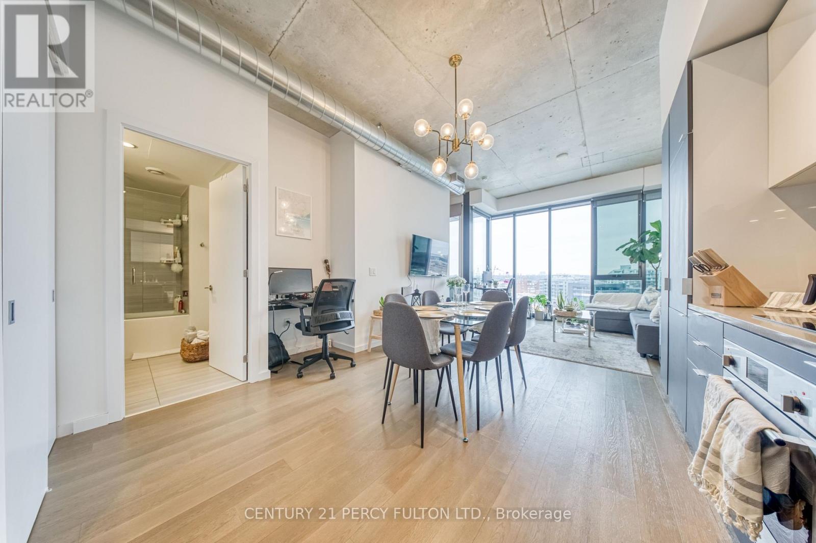 916 - 170 Bayview Avenue, Toronto, Ontario  M5A 0M4 - Photo 4 - C12710686