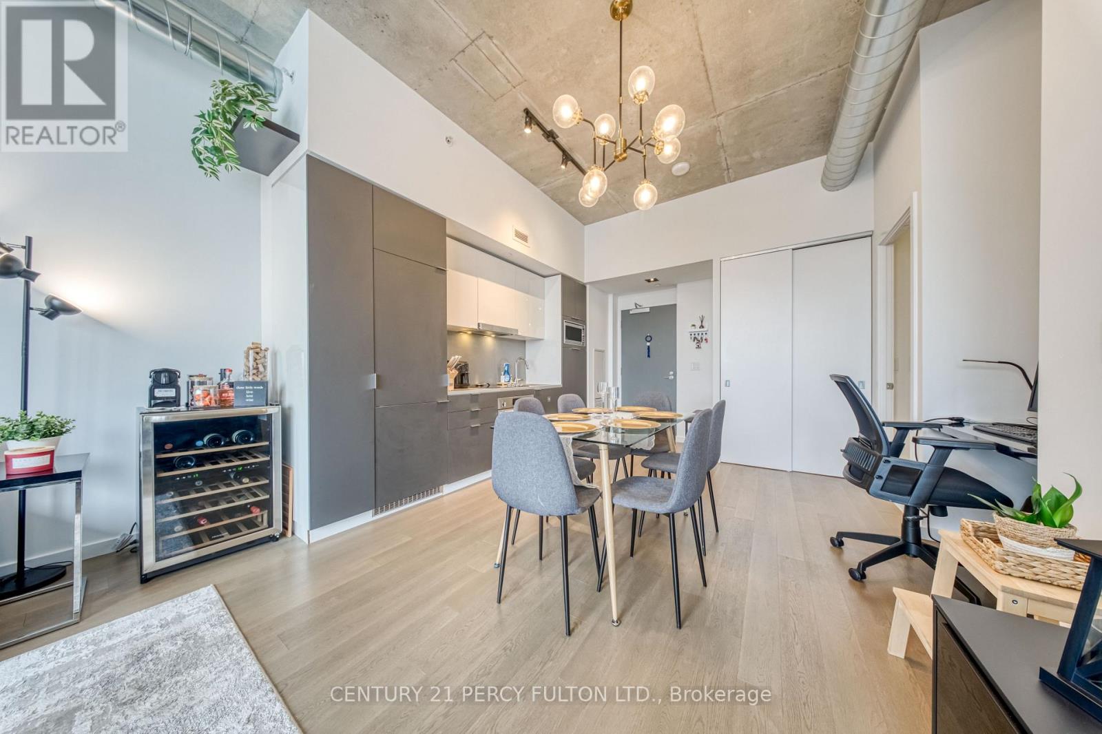 916 - 170 Bayview Avenue, Toronto, Ontario  M5A 0M4 - Photo 8 - C12710686