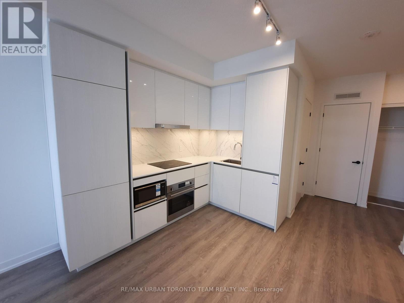 1815 - 8 Interchange Way, Vaughan, Ontario  L4K 5Z7 - Photo 4 - N12710654