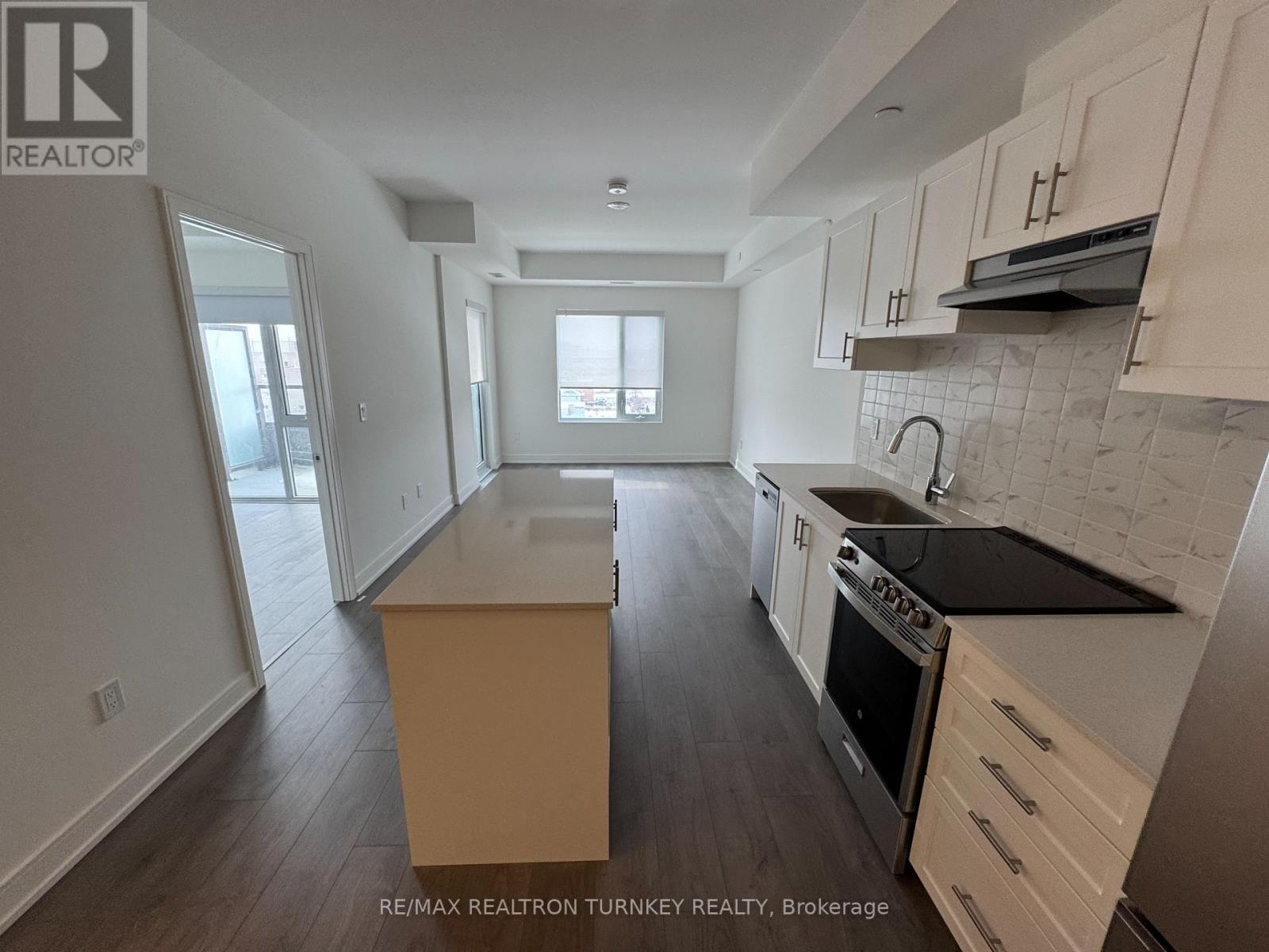 A901 - 705 Davis Drive, Newmarket, Ontario  L3Y 0J1 - Photo 2 - N12710836