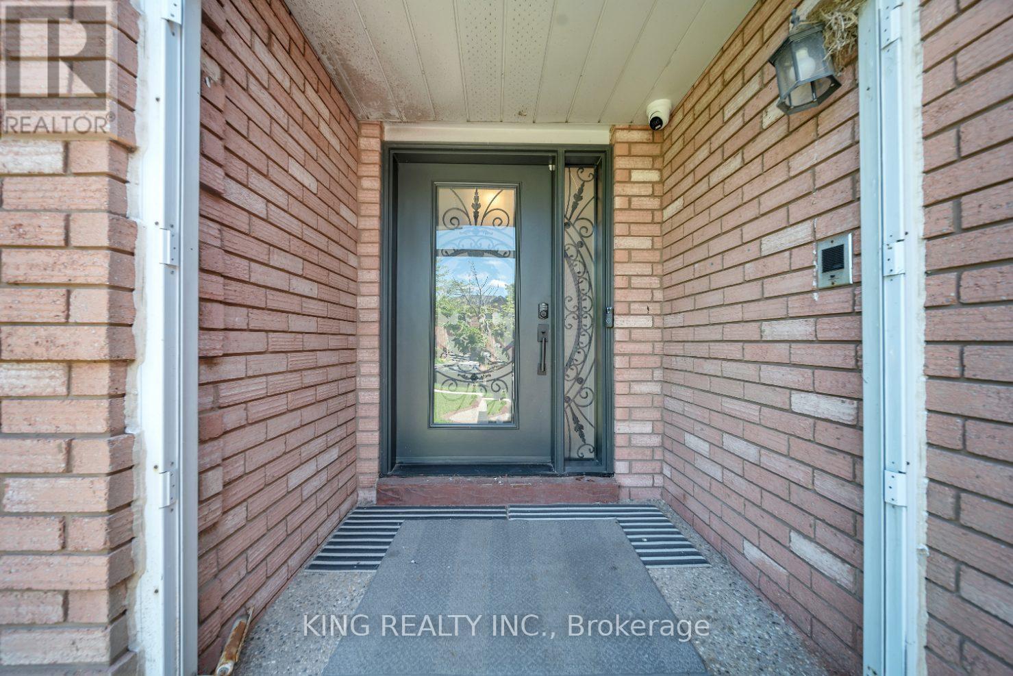 2606 Ambercroft Trail, Mississauga, Ontario  L5M 4K3 - Photo 5 - W12710718