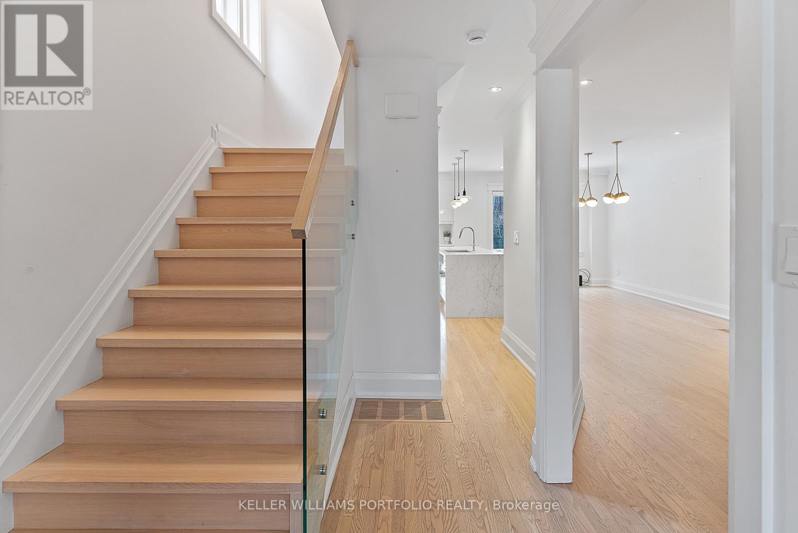 329 Armadale Avenue, Toronto, Ontario  M6S 3X5 - Photo 6 - W12710742