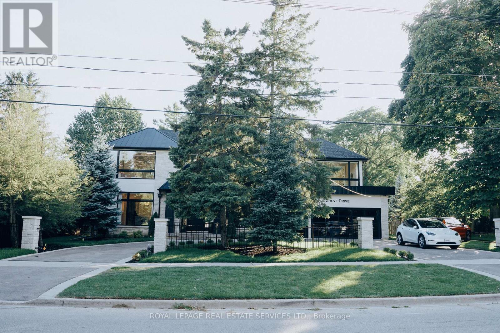 204 Maple Grove Drive, Oakville, Ontario  L6J 4V3 - Photo 3 - W12710790