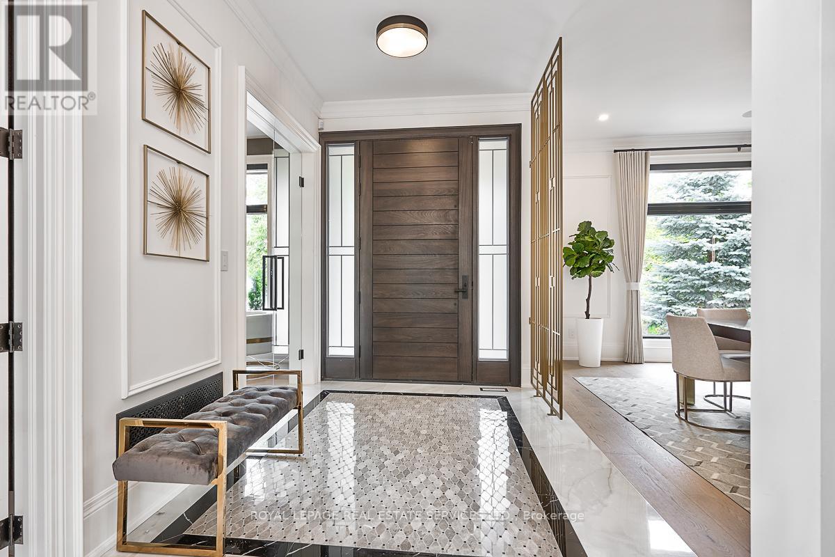 204 Maple Grove Drive, Oakville, Ontario  L6J 4V3 - Photo 4 - W12710790