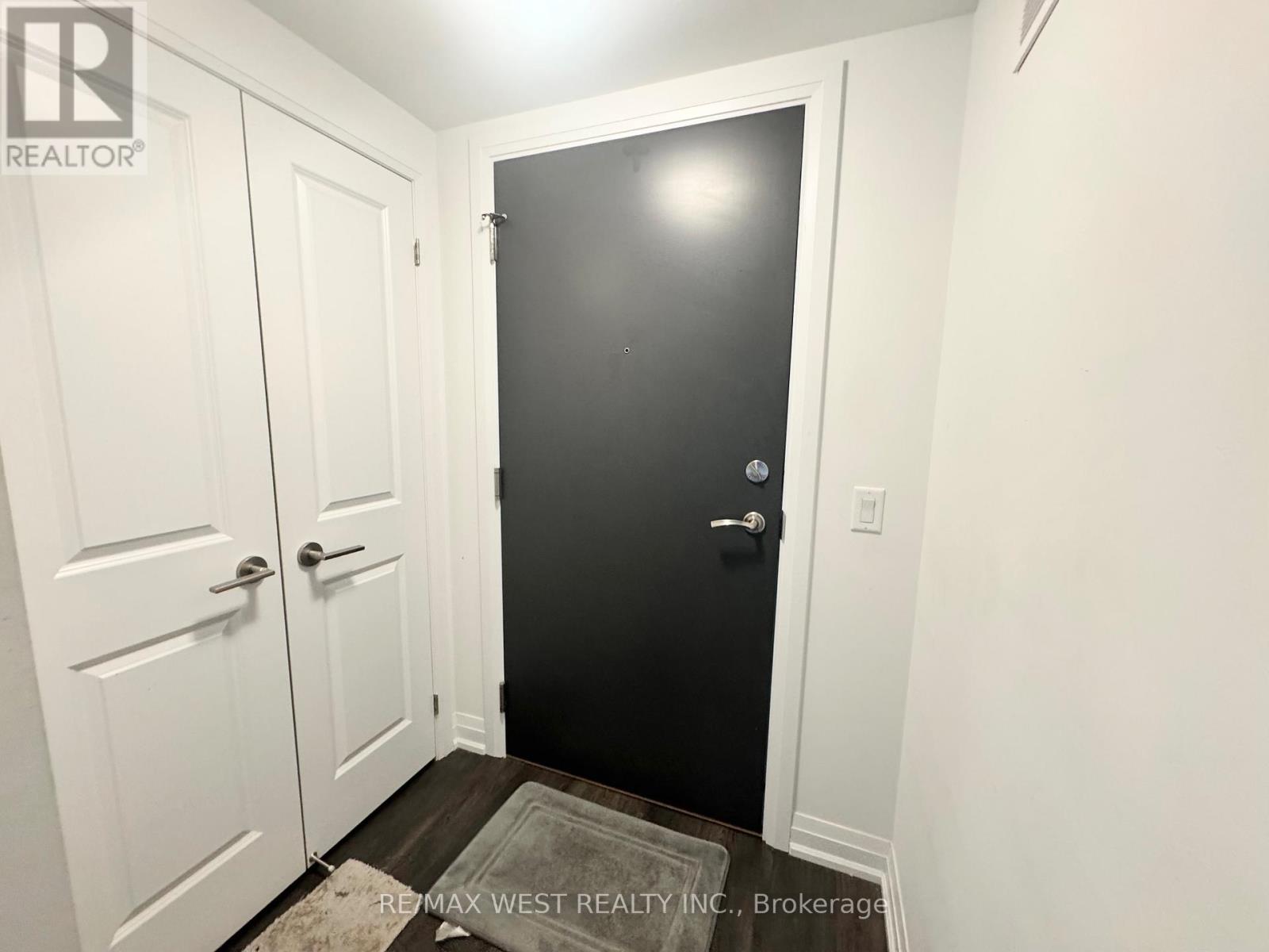 106 - 96 Attmar Drive, Brampton, Ontario  L6P 0Y6 - Photo 3 - W12710546