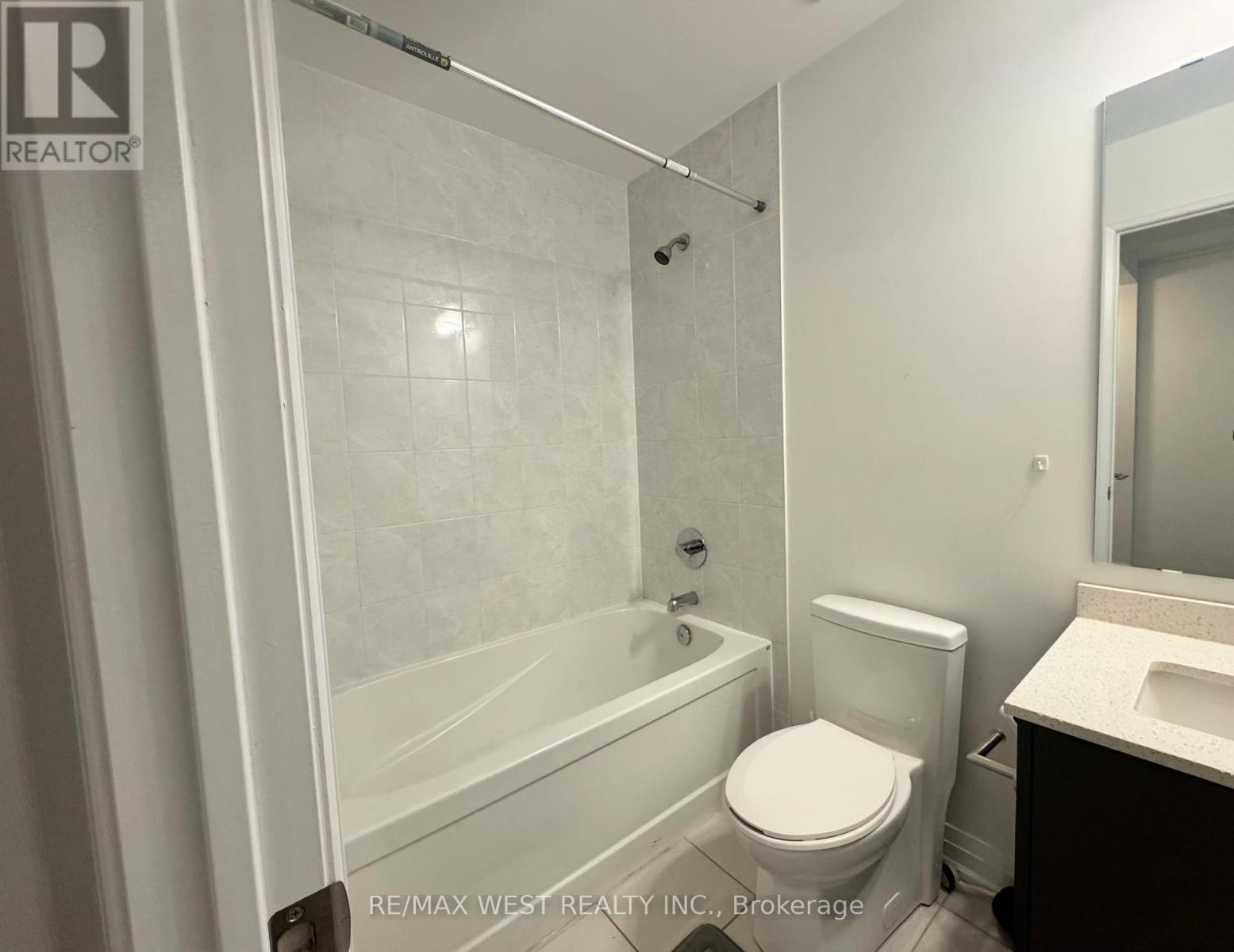 106 - 96 Attmar Drive, Brampton, Ontario  L6P 0Y6 - Photo 17 - W12710546